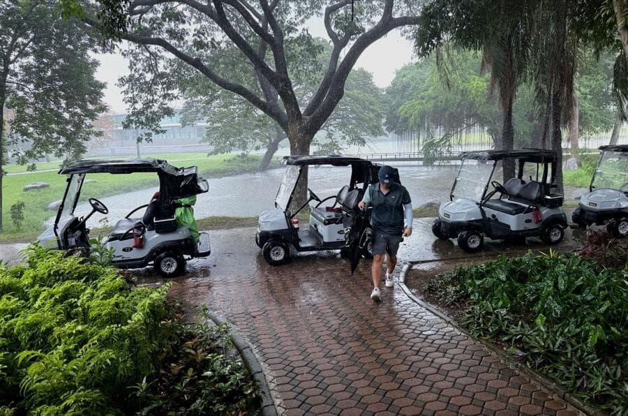 タイのゴルフコースの雨